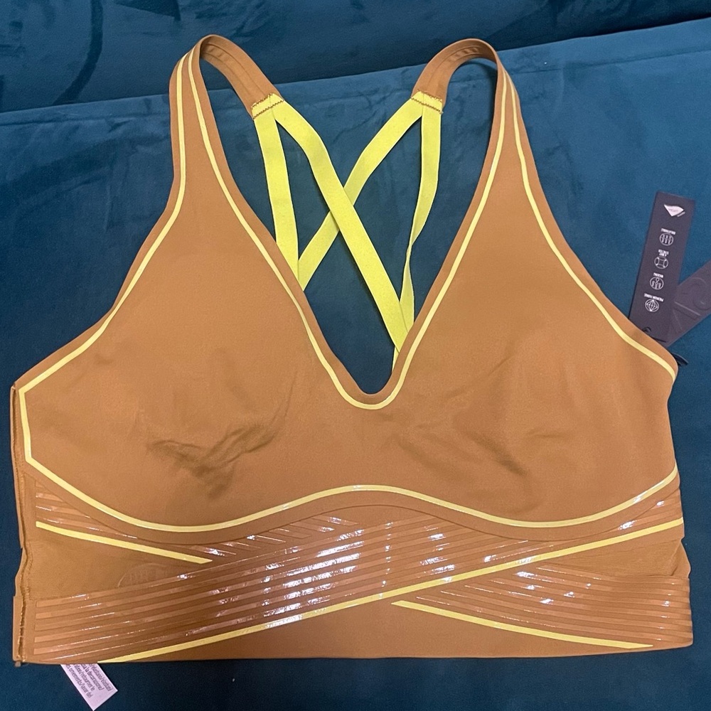 Victoria’s Secret VSX Elevate Contours Plunge Sports Bra